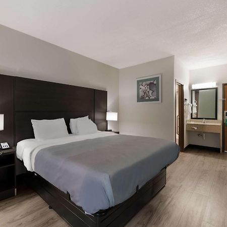 Quality Inn Merriam Kansas City Εξωτερικό φωτογραφία