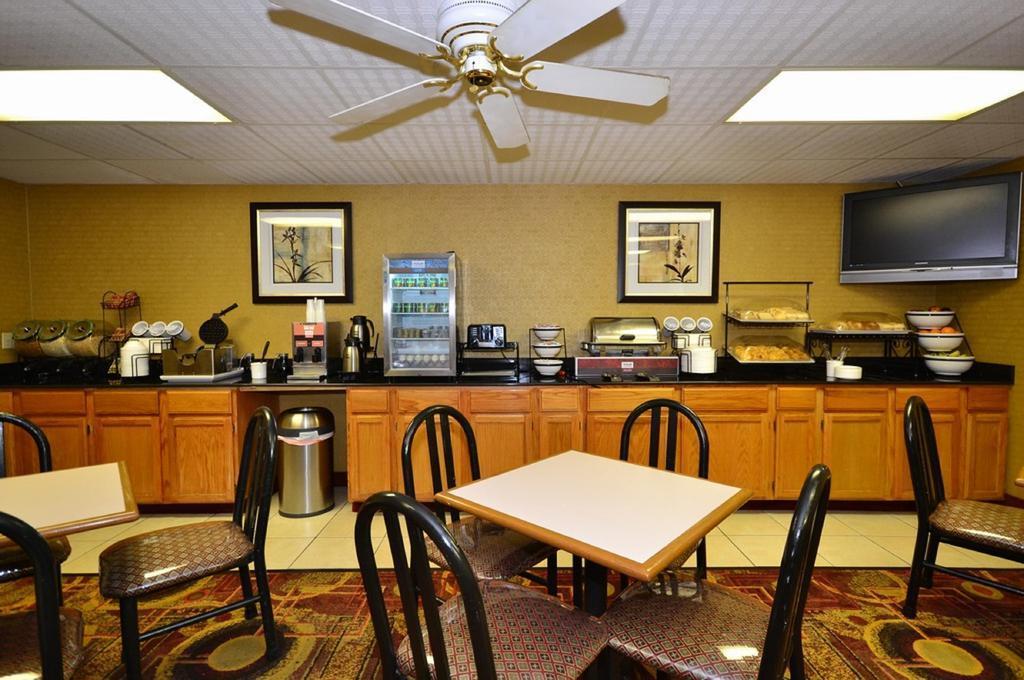 Quality Inn Merriam Kansas City Εξωτερικό φωτογραφία