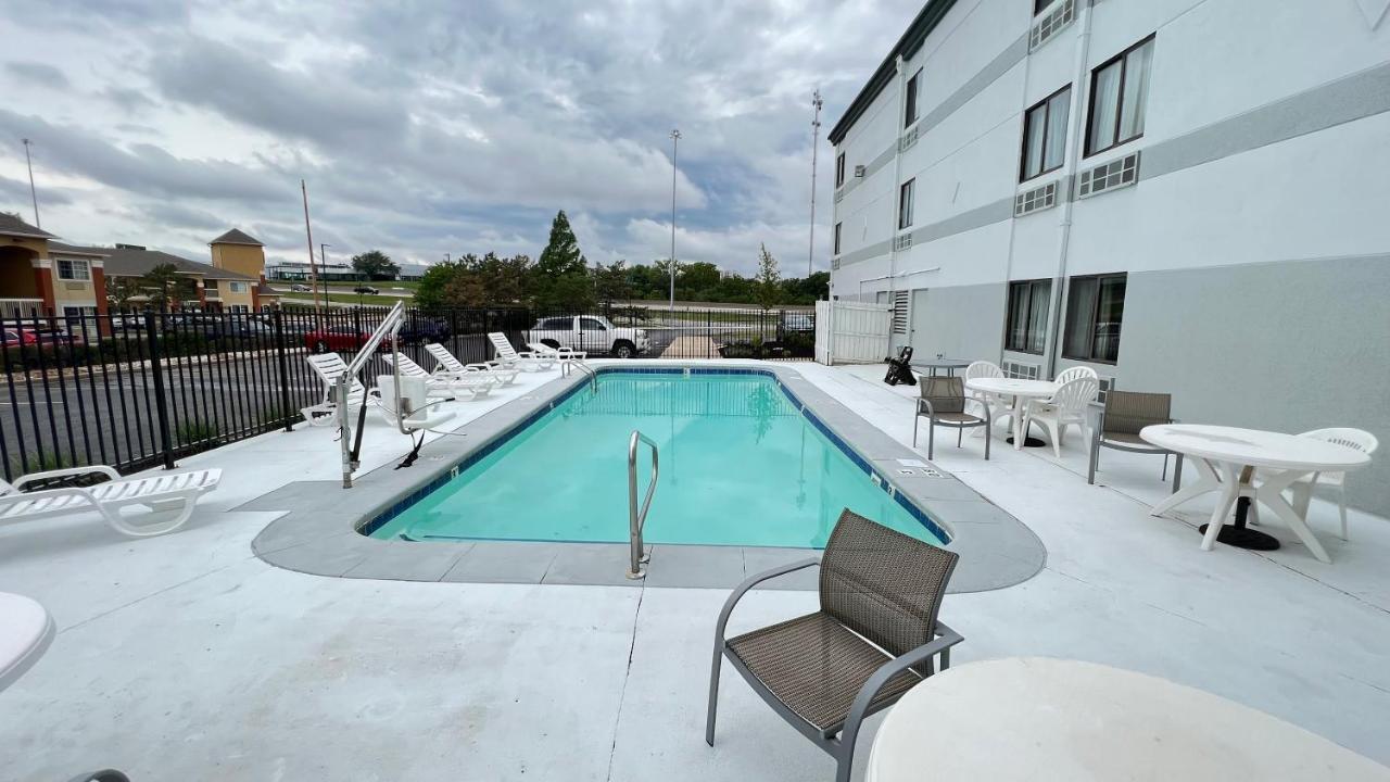 Quality Inn Merriam Kansas City Εξωτερικό φωτογραφία