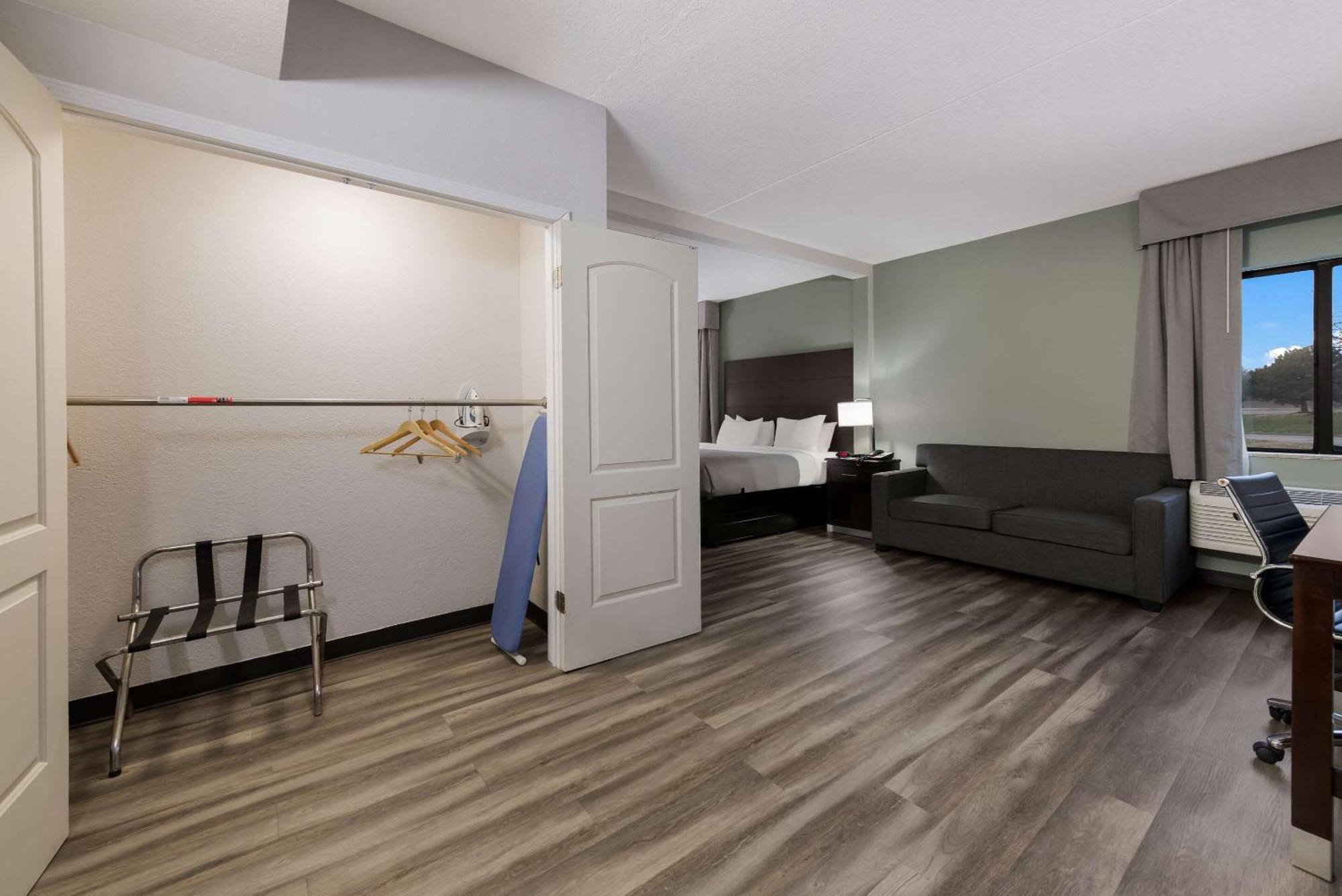 Quality Inn Merriam Kansas City Εξωτερικό φωτογραφία