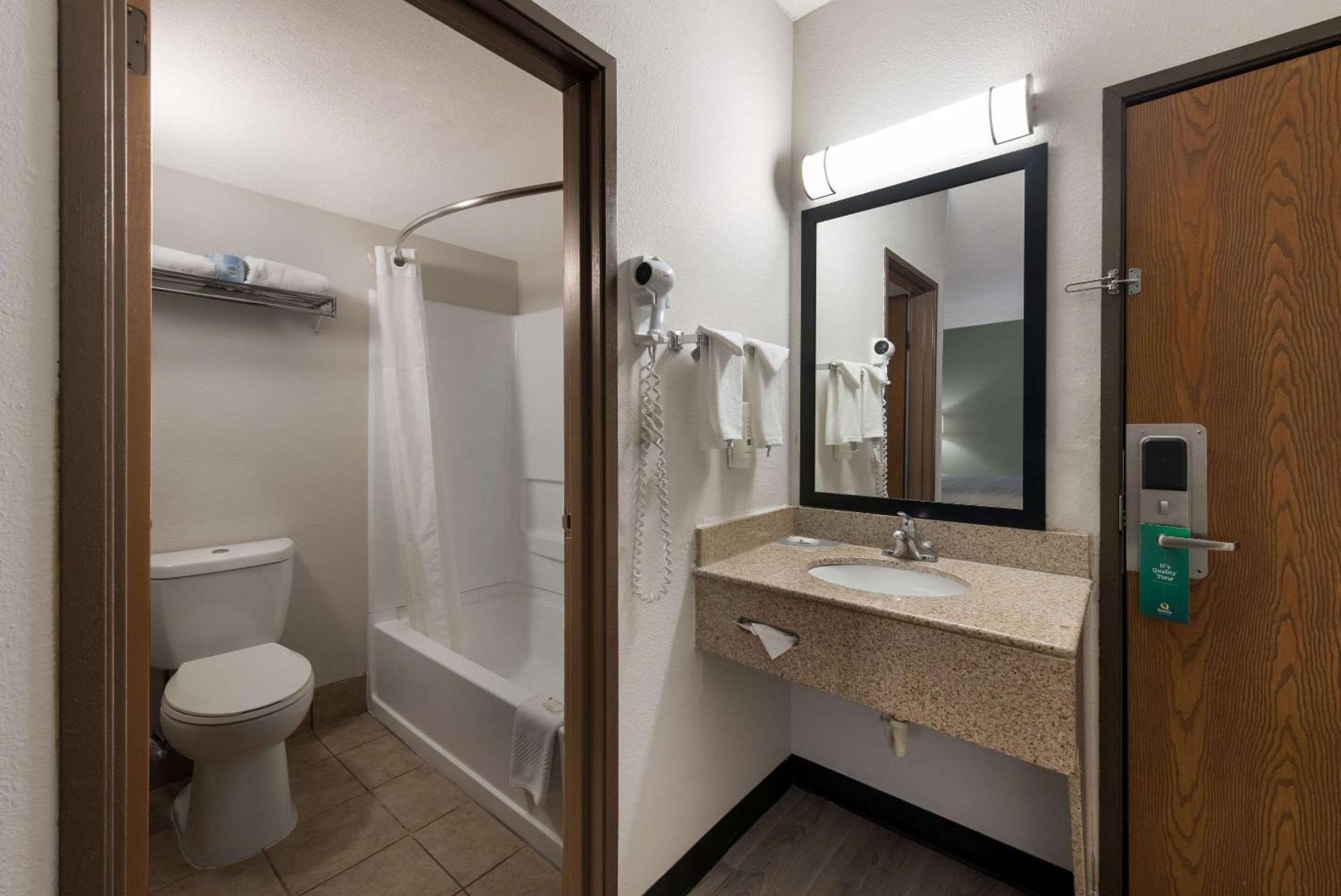 Quality Inn Merriam Kansas City Εξωτερικό φωτογραφία