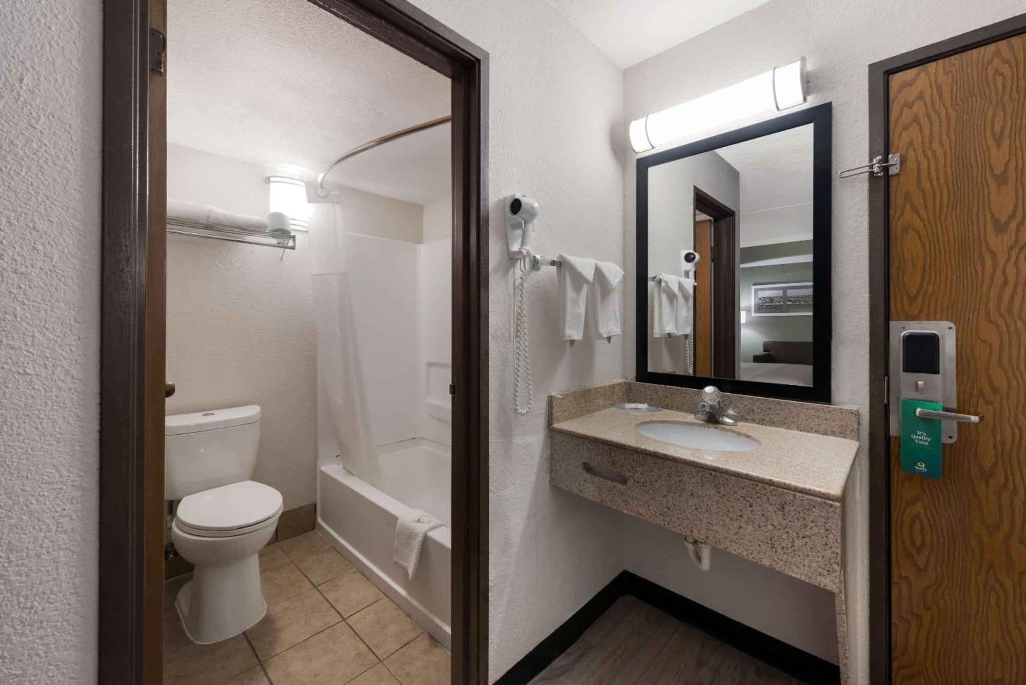 Quality Inn Merriam Kansas City Εξωτερικό φωτογραφία